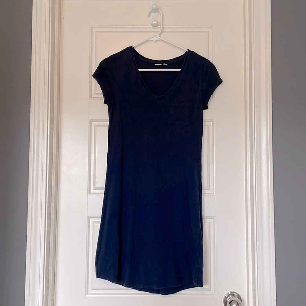 Gap navy blue V-neck pocket dress